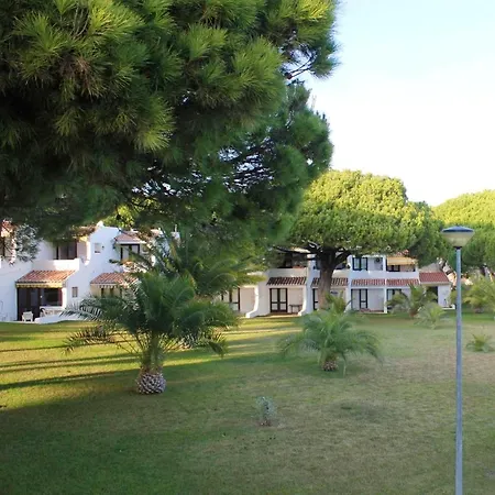 With 2 Bedrooms In With Shared Pool Furnished Garden And Wifi 800 M From The Beach Daire Albufeira