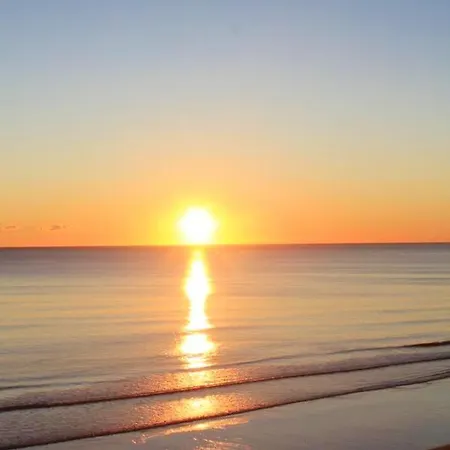 With 2 Bedrooms In With Shared Pool Furnished Garden And Wifi 800 M From The Beach Daire