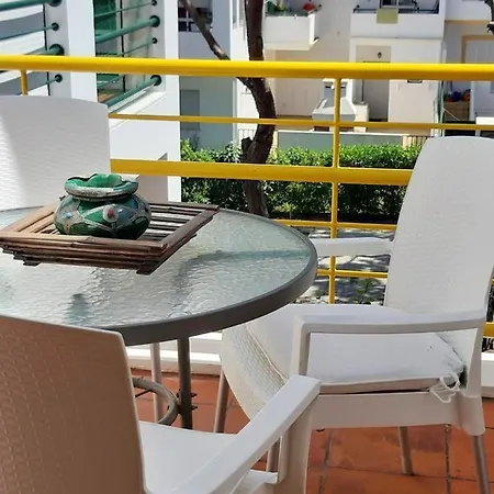 With 2 Bedrooms In With Shared Pool Furnished Garden And Wifi 800 M From The Beach Daire *